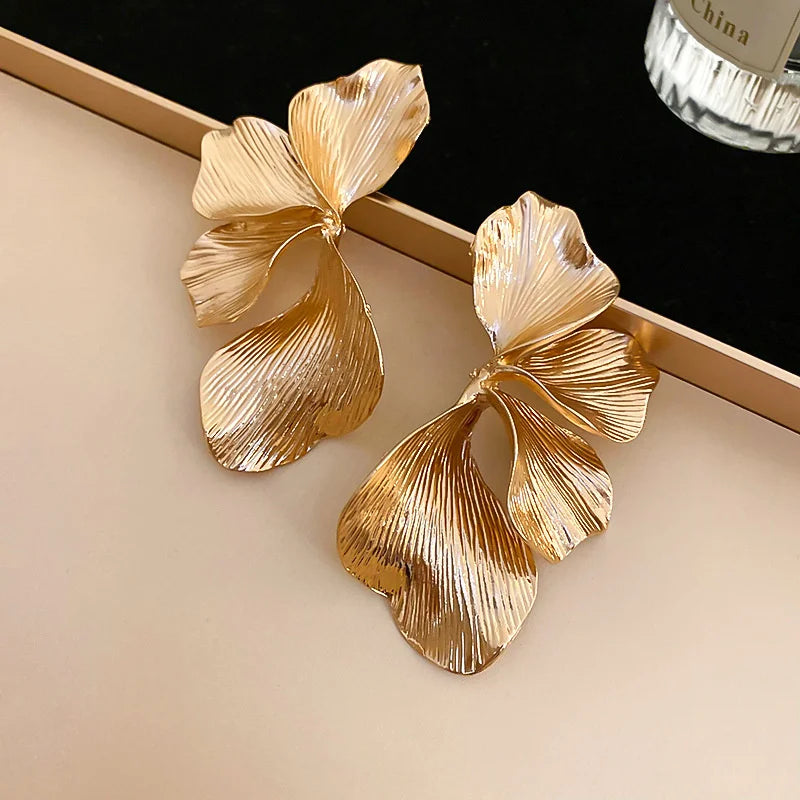 DARYAN Exaggerated Leaf Earrings