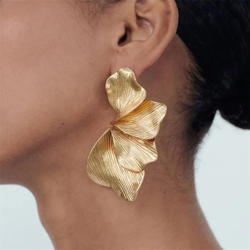 DARYAN Exaggerated Leaf Earrings