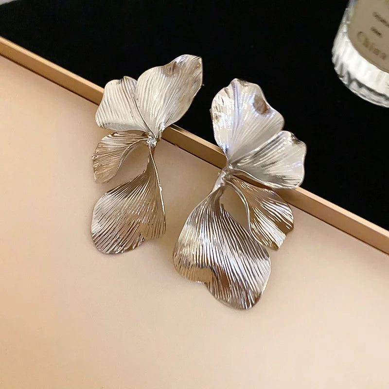 DARYAN Exaggerated Leaf Earrings