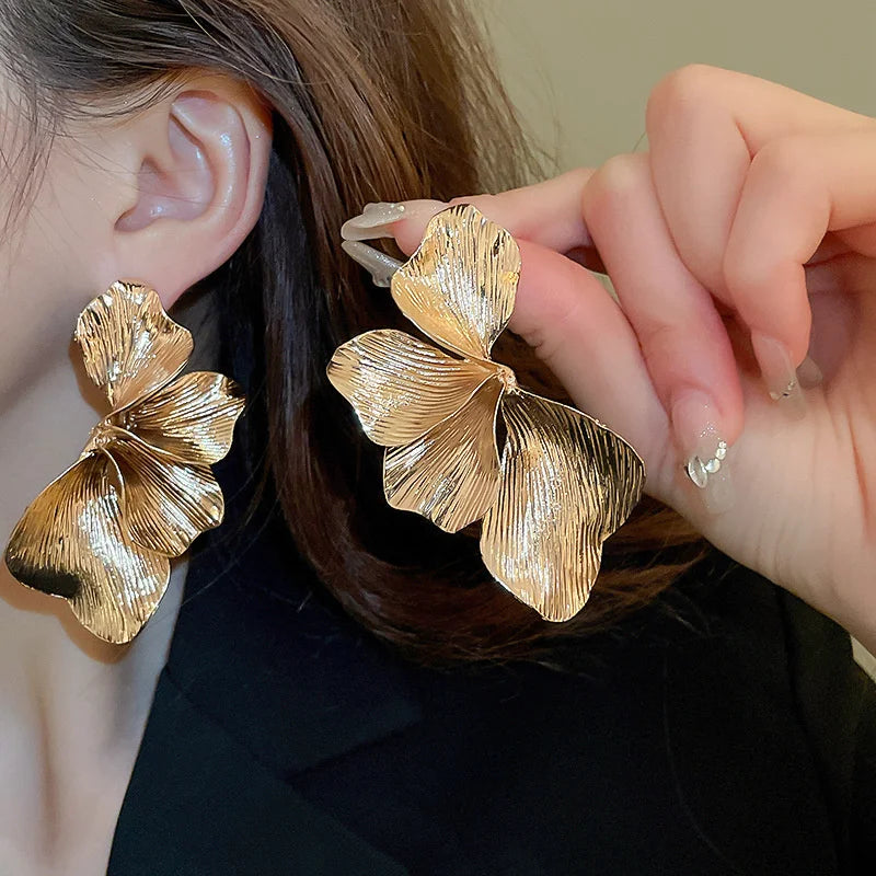 DARYAN Exaggerated Leaf Earrings